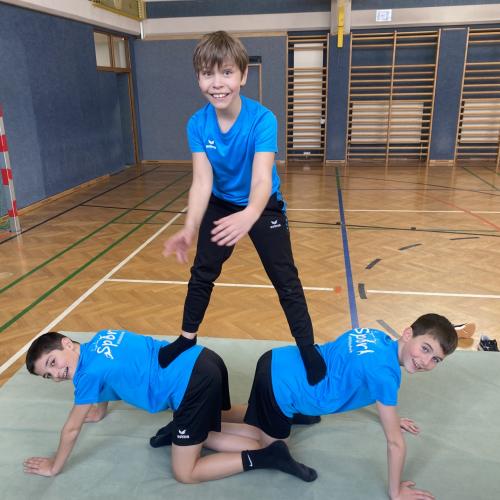 Geräteturnen und Akrobatik