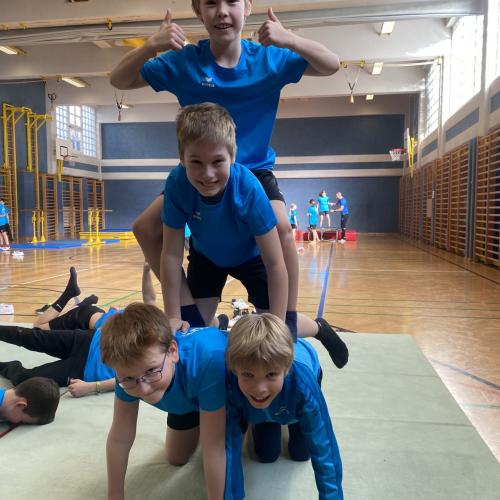 Geräteturnen und Akrobatik