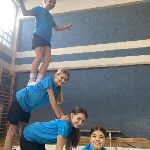 Geräteturnen und Akrobatik