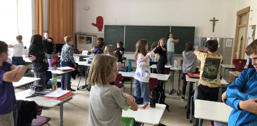 Auch kleine Bewegungseinheiten können eine große Wirkung erzielen. Auch kleine Bewegungseinheiten können eine große Wirkung erzielen.